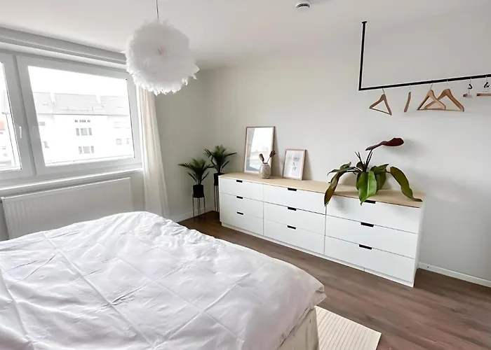 Apartment Business & Leisure *